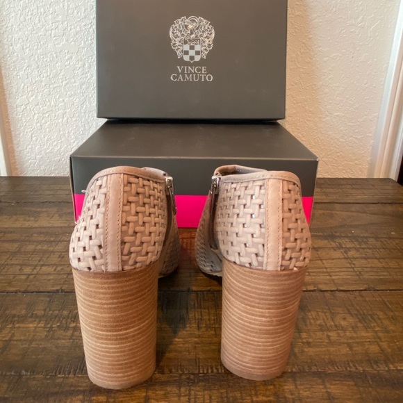 New Vince Camuto Size 5M - Picture 2 of 5